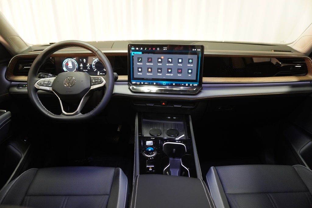 2027 Volkswagen Atlas SE w/Technology