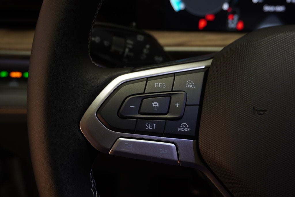 2027 Volkswagen Atlas SE w/Technology