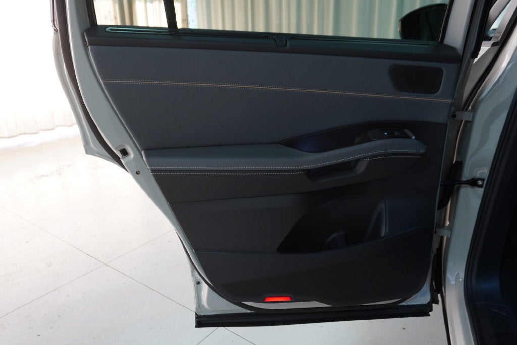 2027 Volkswagen Atlas SE w/Technology