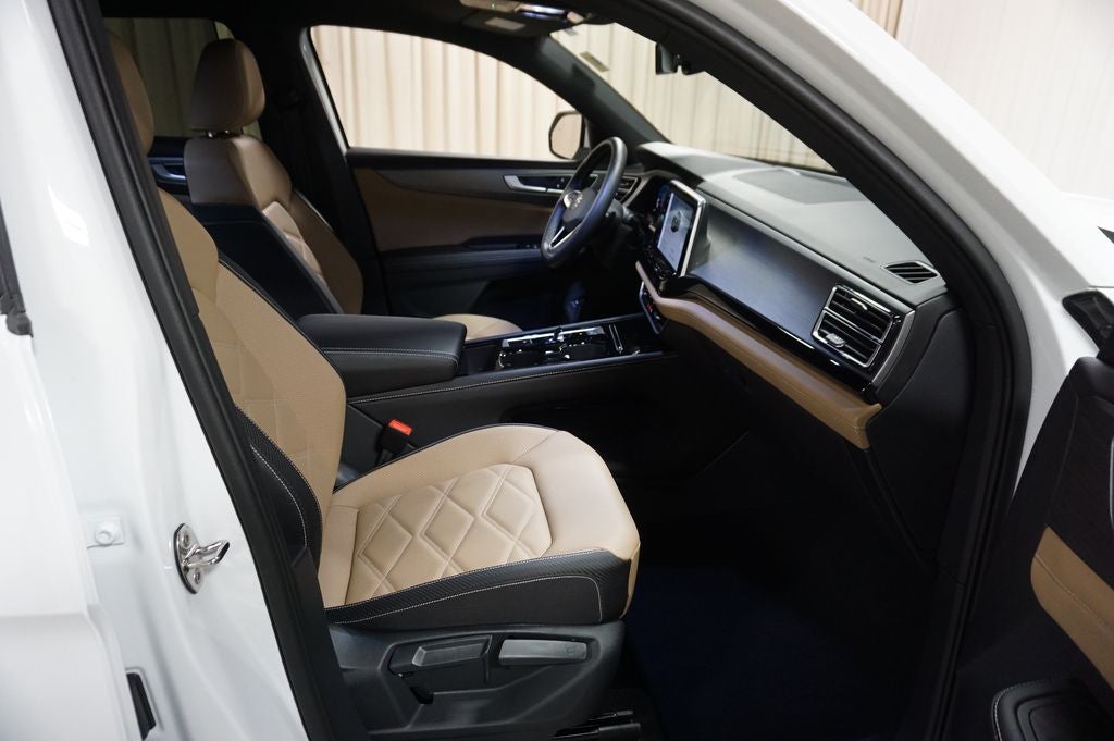 2025 Volkswagen Atlas Cross Sport 2.0T SE w/Technology