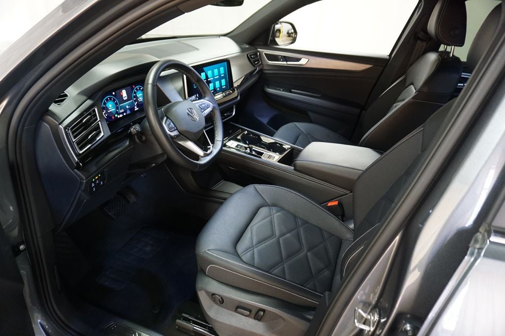 2025 Volkswagen Atlas Cross Sport 2.0T SE w/Technology