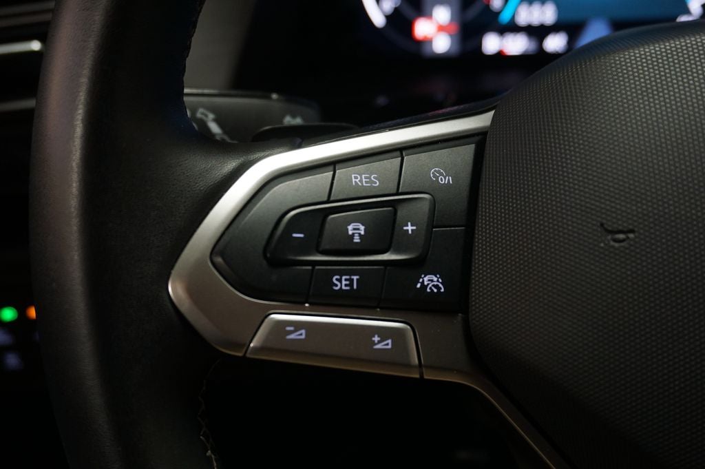 2025 Volkswagen Atlas Cross Sport 2.0T SE w/Technology