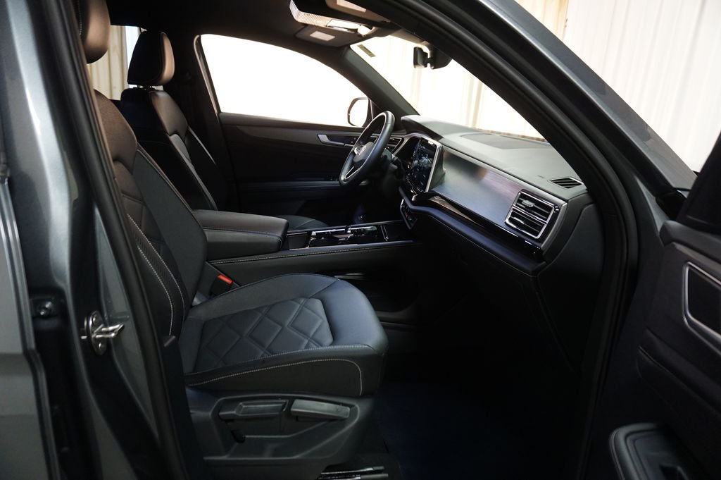 2025 Volkswagen Atlas Cross Sport 2.0T SE w/Technology