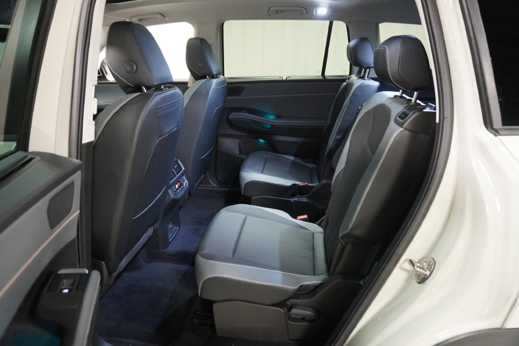 2027 Volkswagen Atlas SE w/Technology