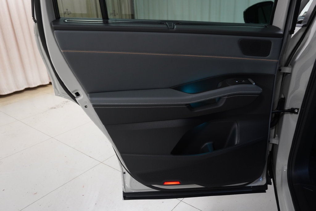 2027 Volkswagen Atlas SE w/Technology