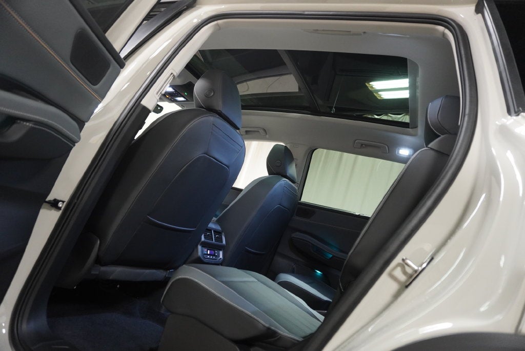 2027 Volkswagen Atlas SE w/Technology