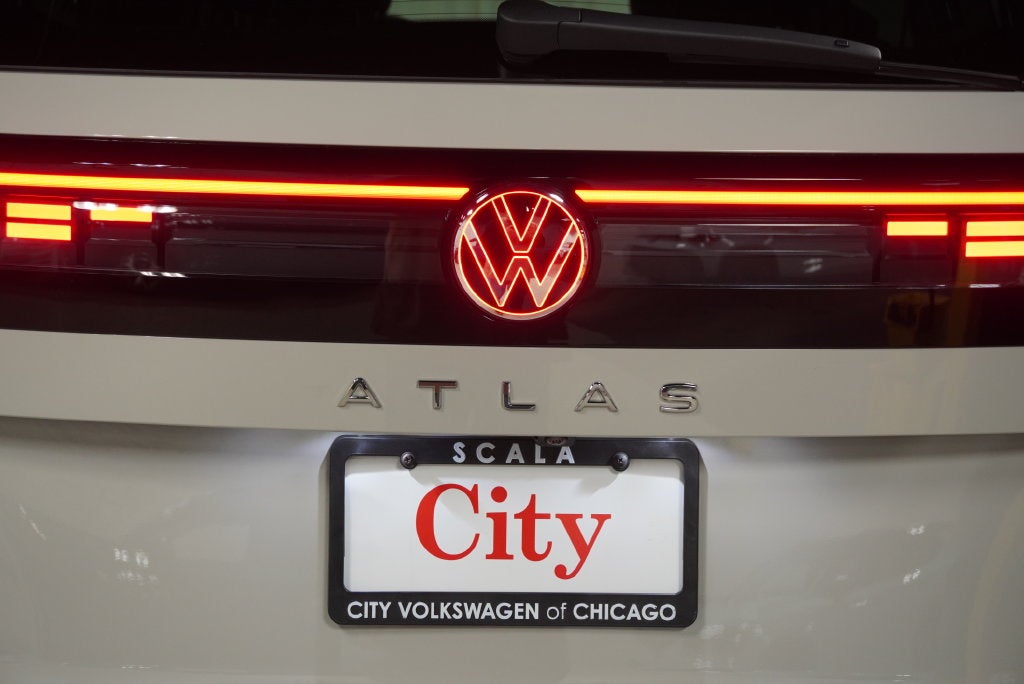 2027 Volkswagen Atlas SE w/Technology