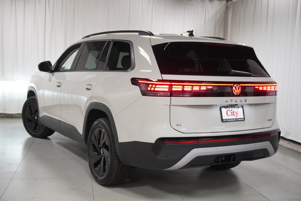 2027 Volkswagen Atlas SE w/Technology