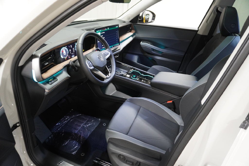 2027 Volkswagen Atlas SE w/Technology