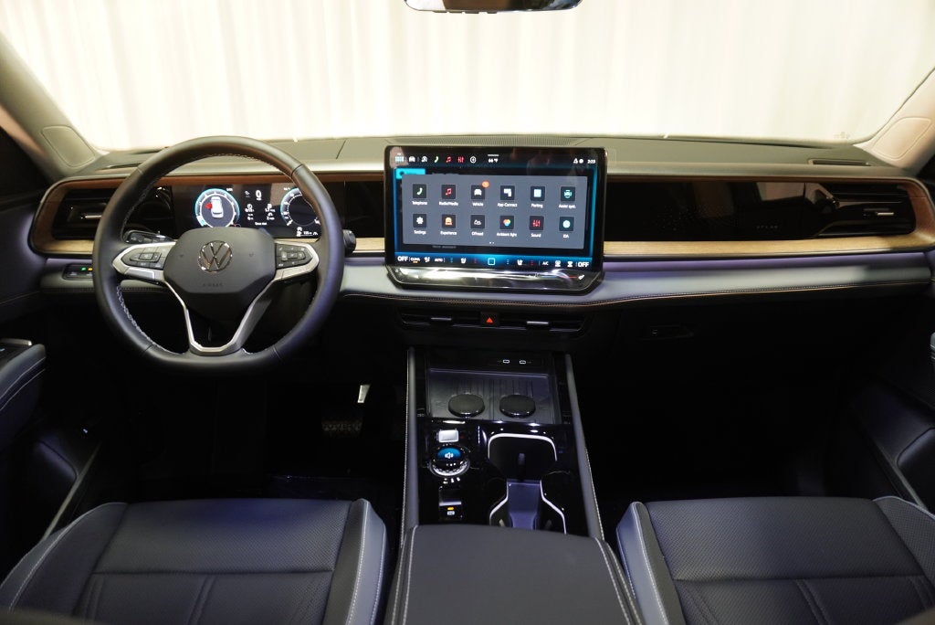2027 Volkswagen Atlas SE w/Technology