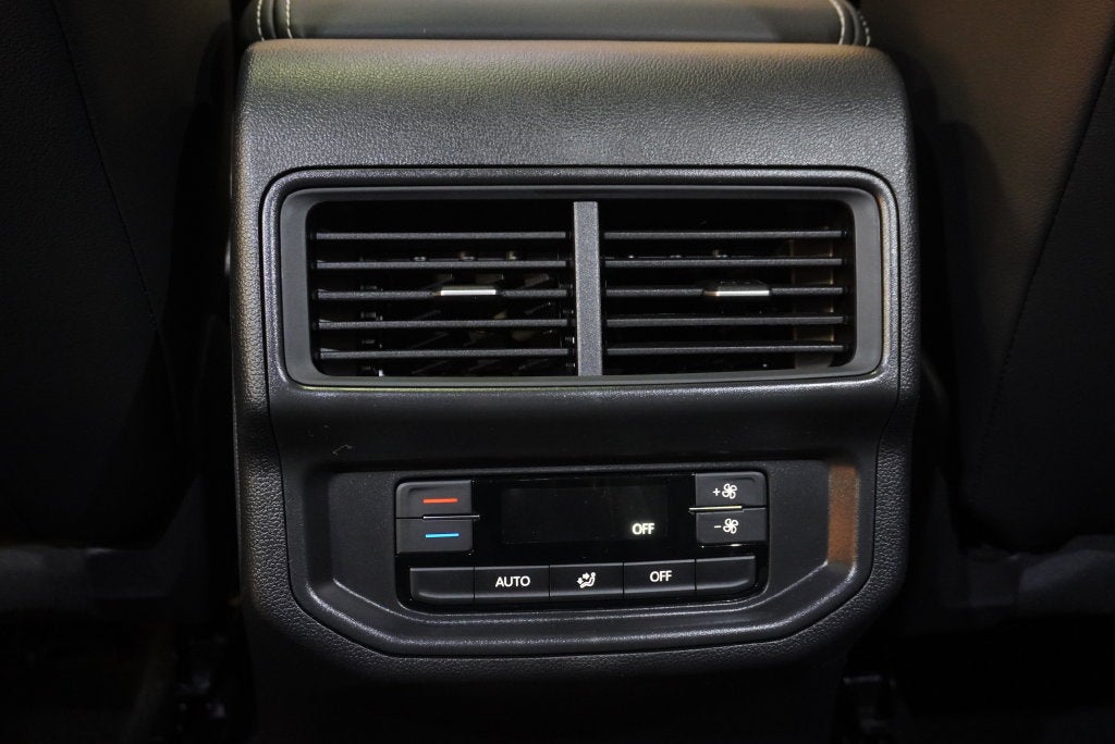 2027 Volkswagen Atlas SE w/Technology
