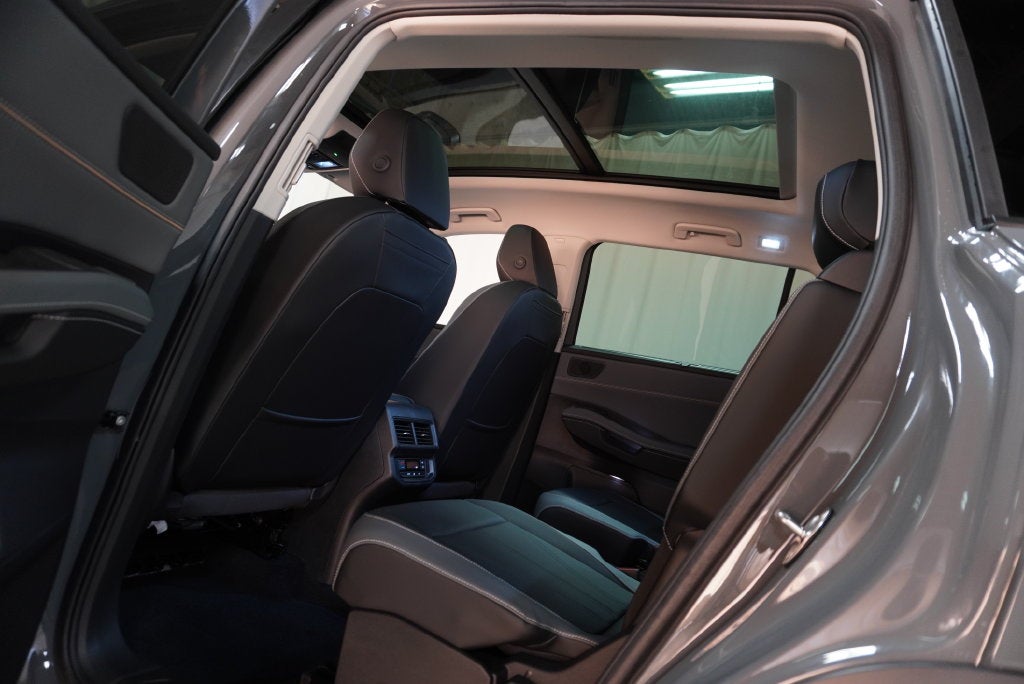 2027 Volkswagen Atlas SE w/Technology