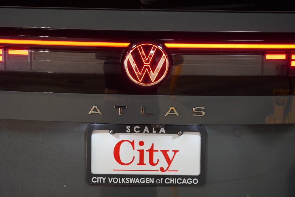 2027 Volkswagen Atlas SE w/Technology