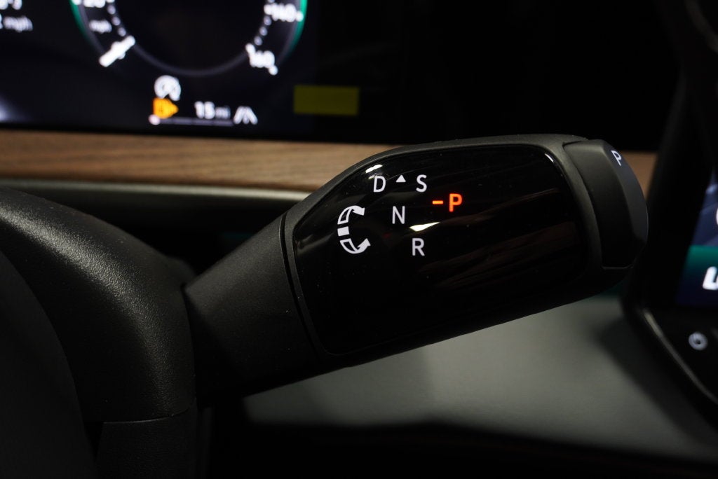 2027 Volkswagen Atlas SE w/Technology