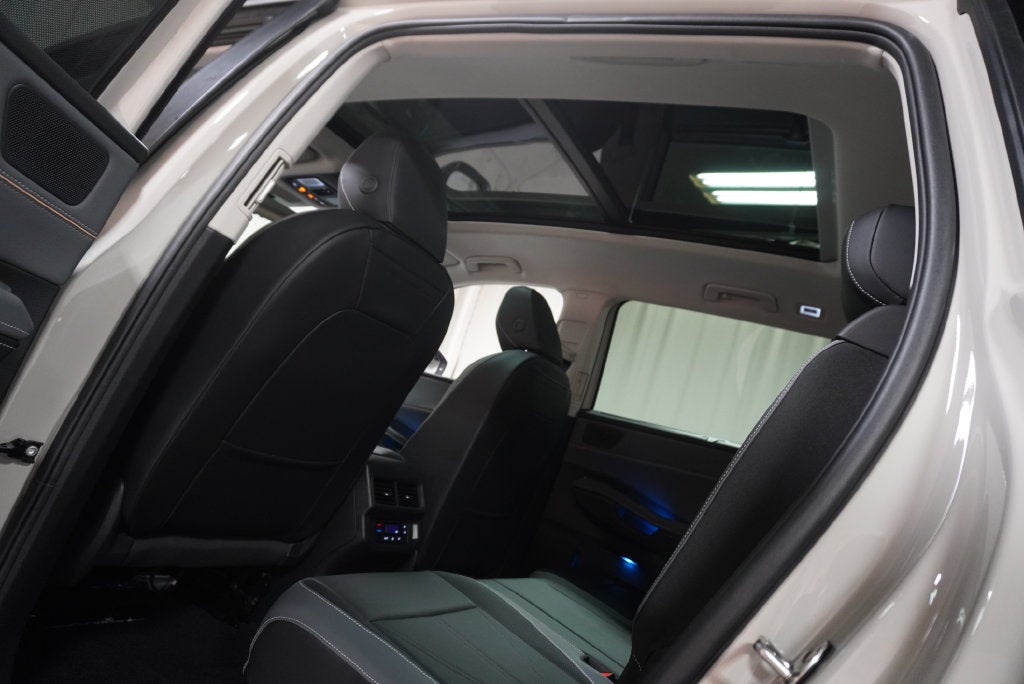 2027 Volkswagen Atlas SE w/Technology