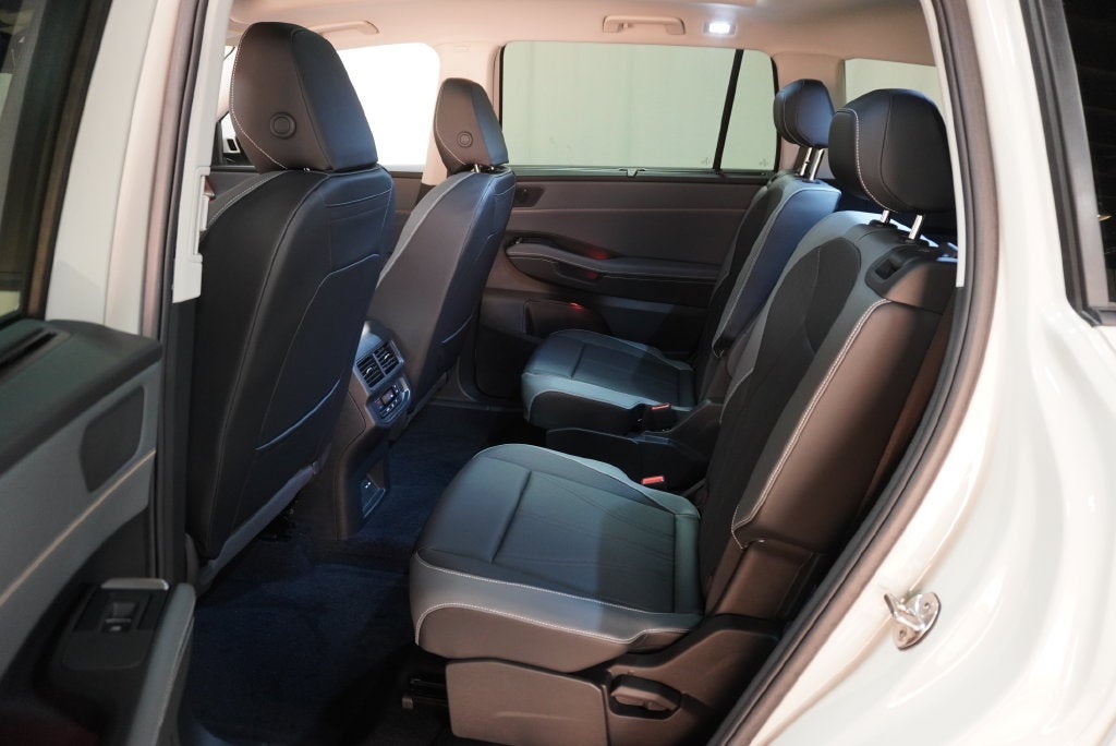 2027 Volkswagen Atlas SE w/Technology