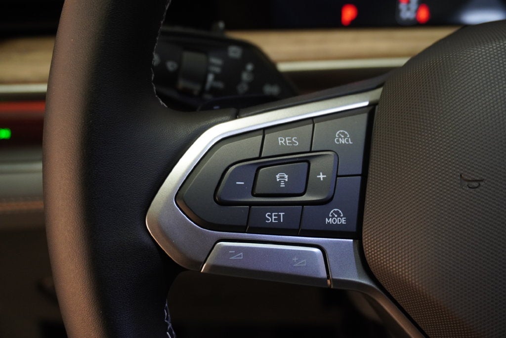 2027 Volkswagen Atlas SE w/Technology