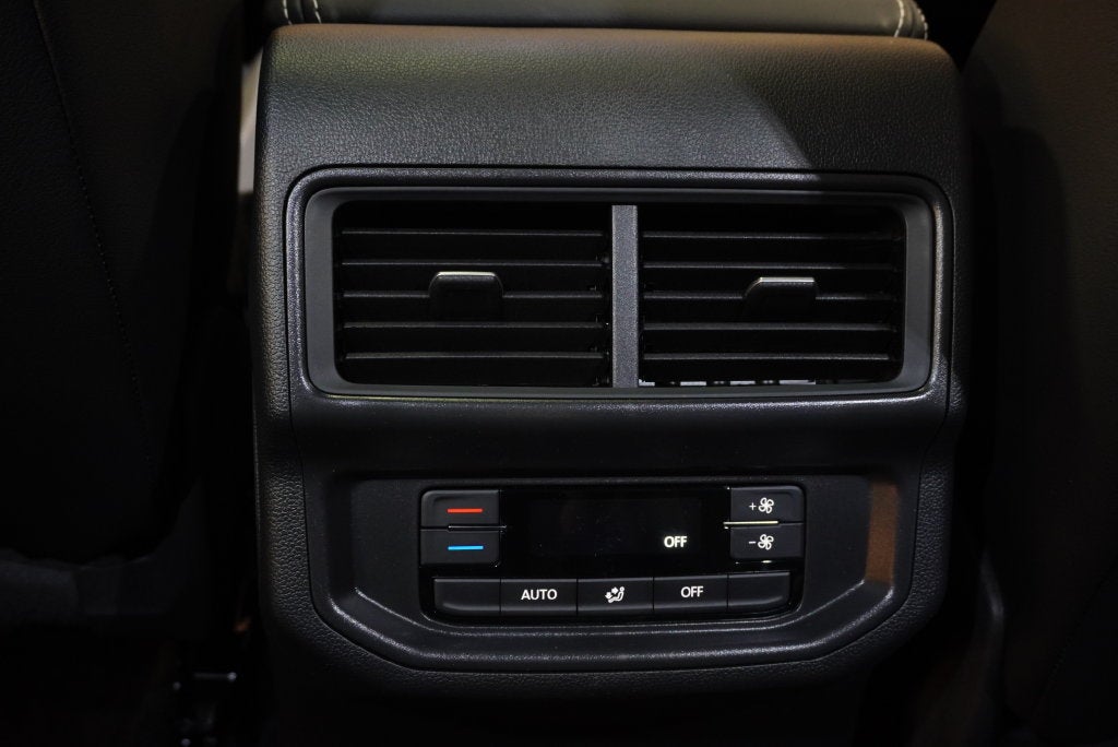 2027 Volkswagen Atlas SE w/Technology