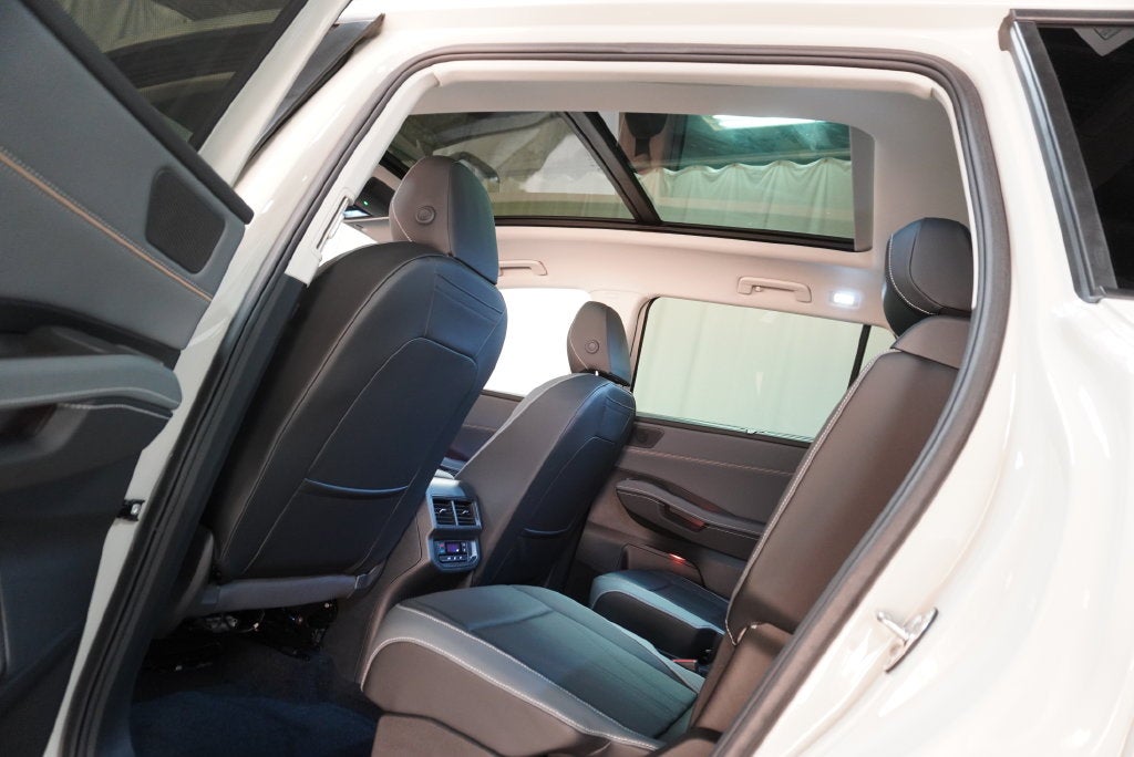 2027 Volkswagen Atlas SE w/Technology