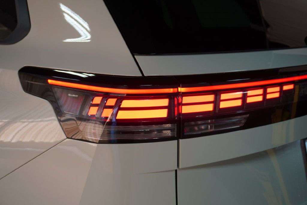 2027 Volkswagen Atlas SE w/Technology
