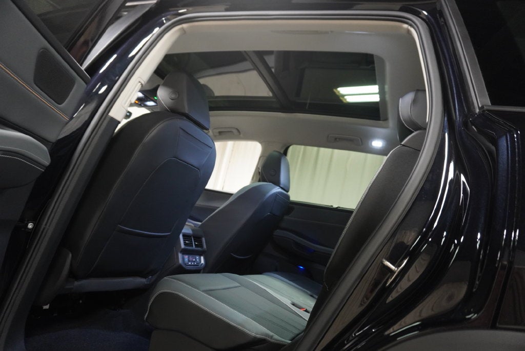 2027 Volkswagen Atlas SE w/Technology