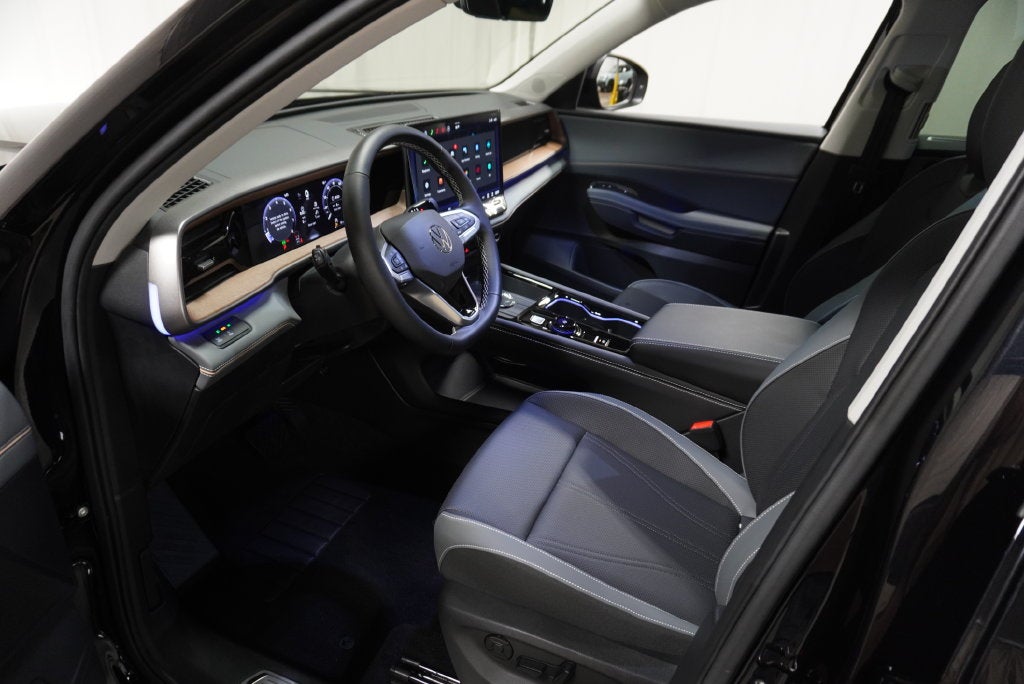 2027 Volkswagen Atlas SE w/Technology