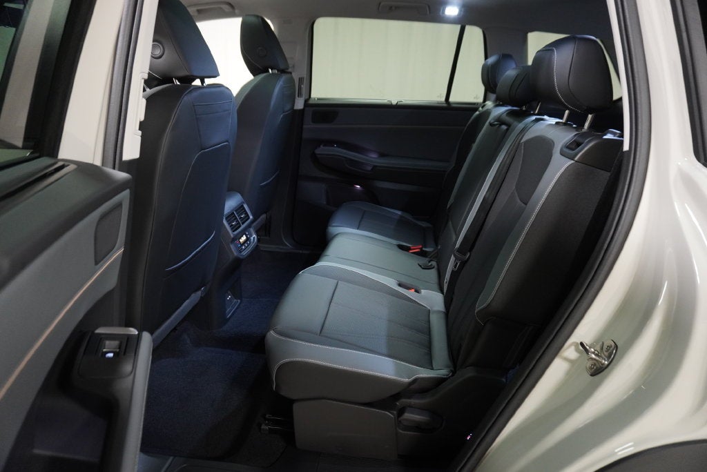 2027 Volkswagen Atlas SE w/Technology