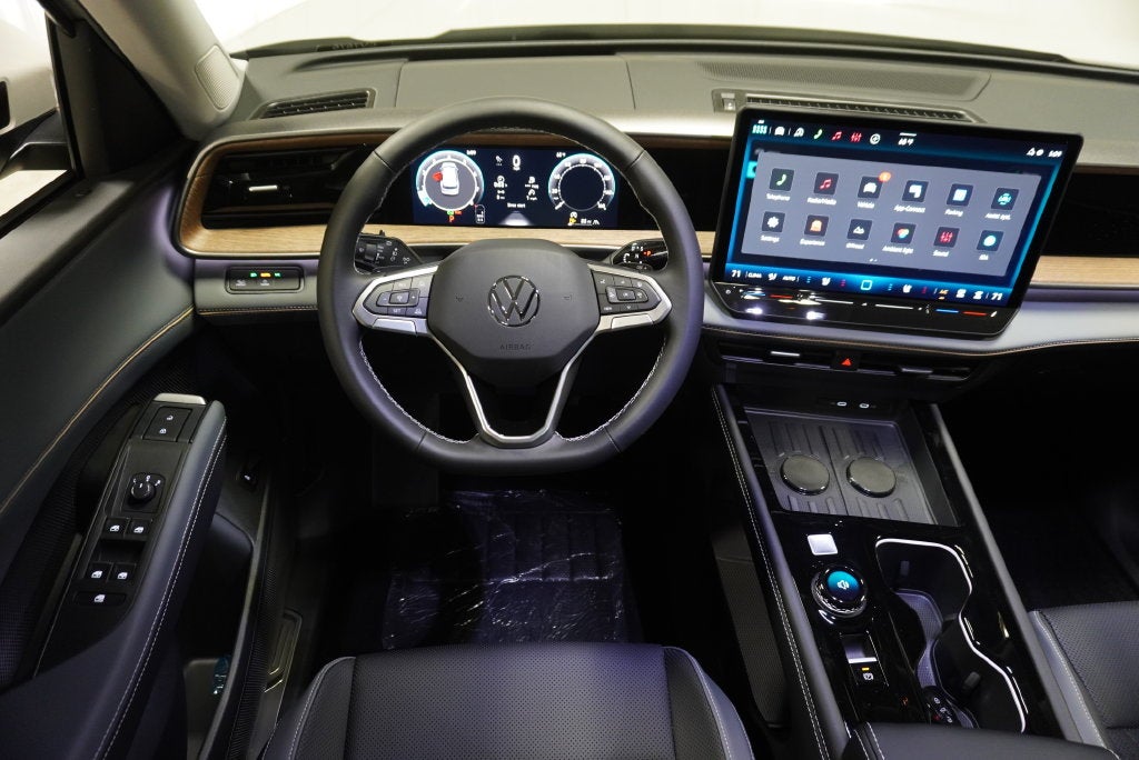 2027 Volkswagen Atlas SE w/Technology