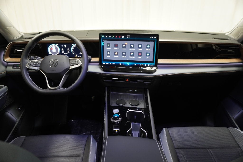 2027 Volkswagen Atlas SE w/Technology