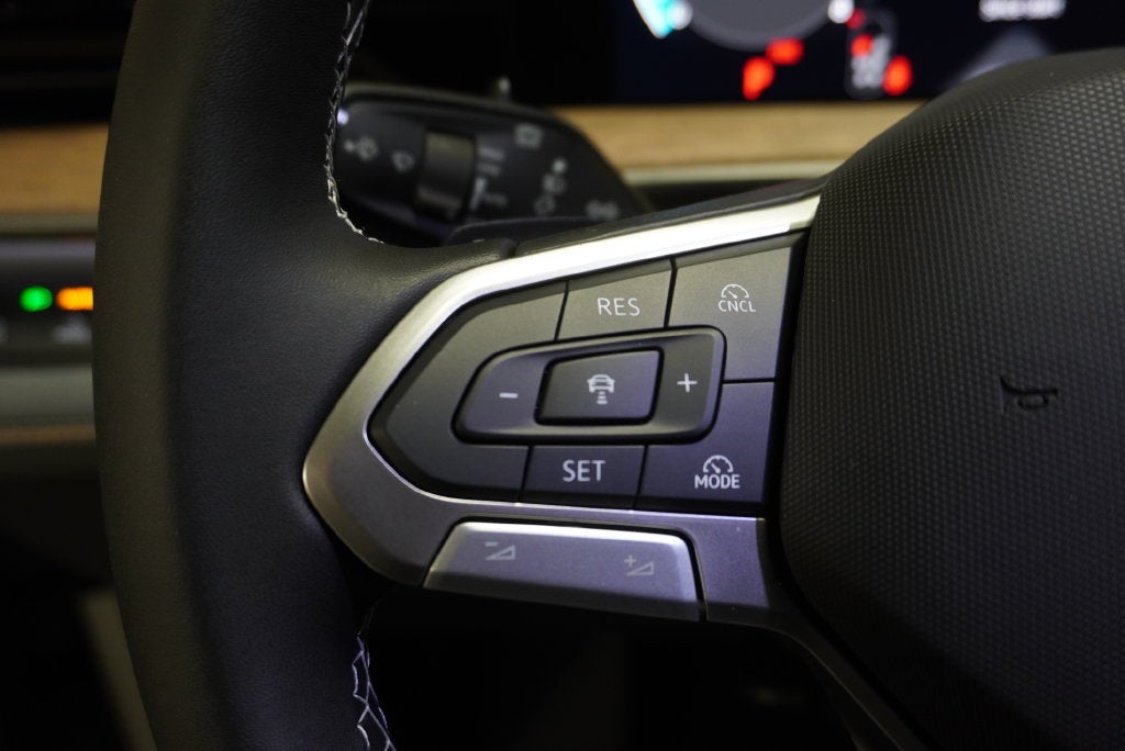 2027 Volkswagen Atlas SE w/Technology