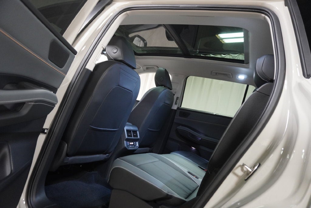 2027 Volkswagen Atlas SE w/Technology