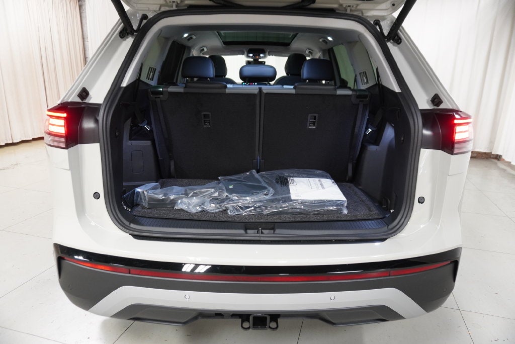 2027 Volkswagen Atlas SE w/Technology