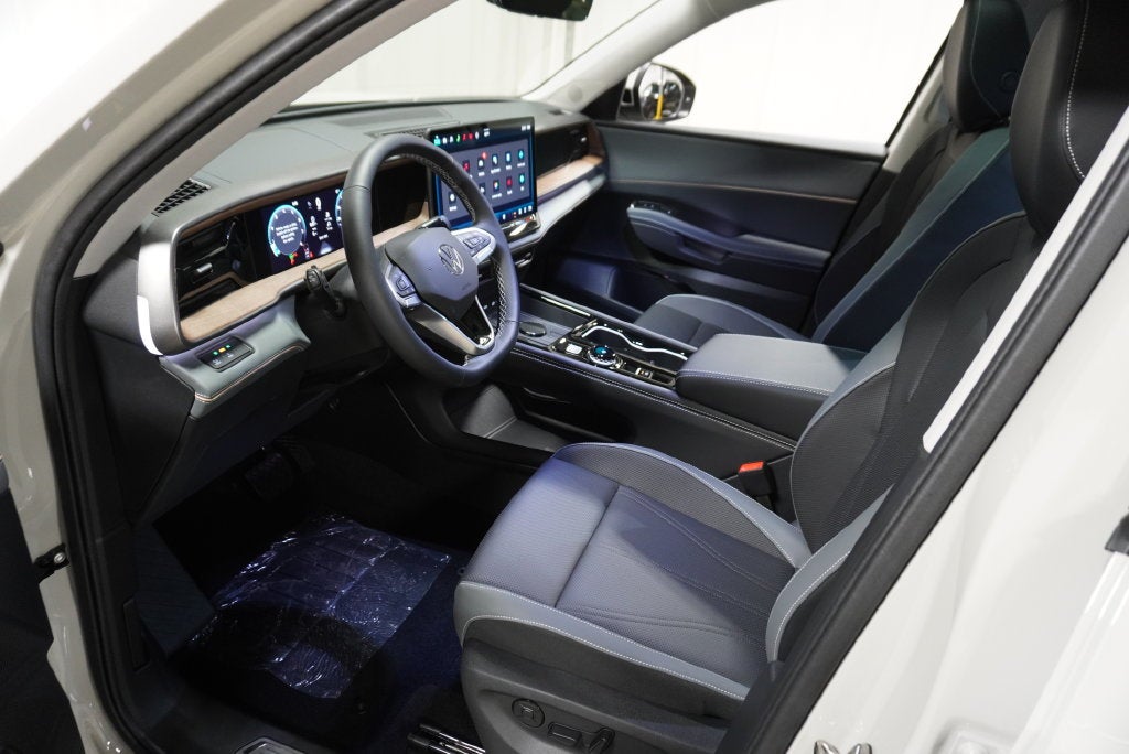 2027 Volkswagen Atlas SE w/Technology