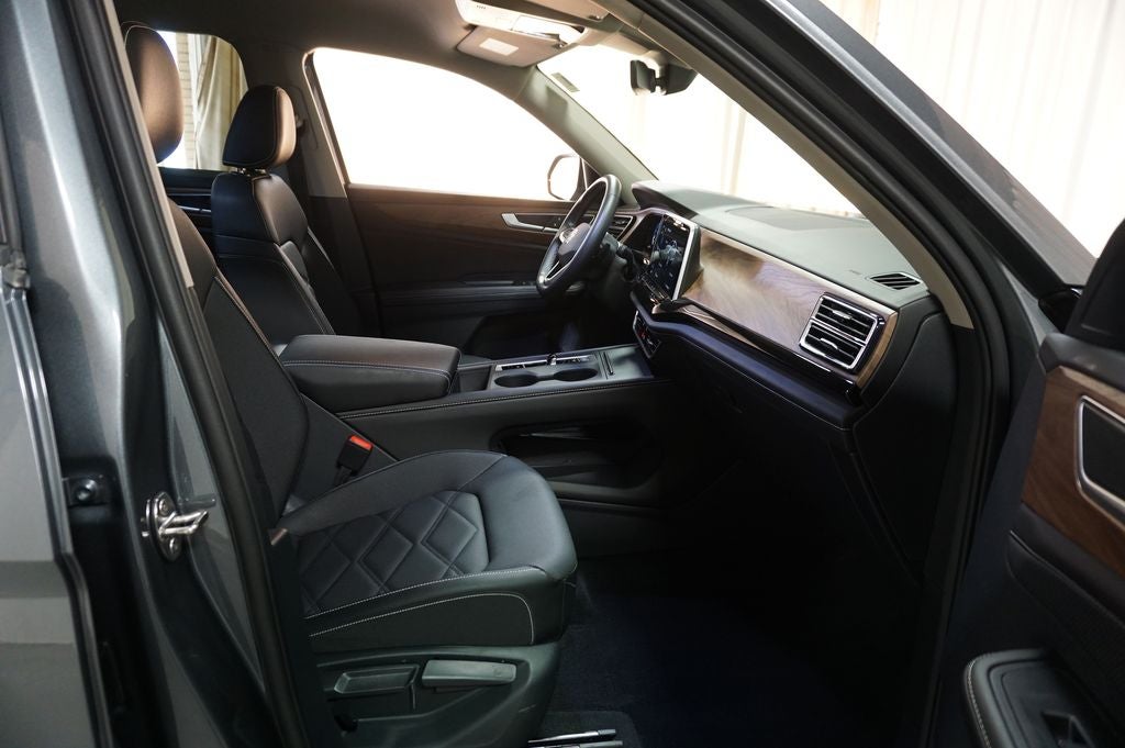 2025 Volkswagen Atlas 2.0T SE