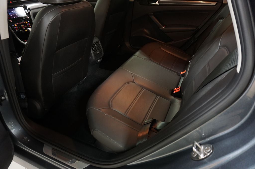 2020 Volkswagen Passat 2.0T R-Line
