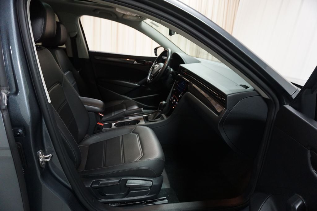 2020 Volkswagen Passat 2.0T R-Line