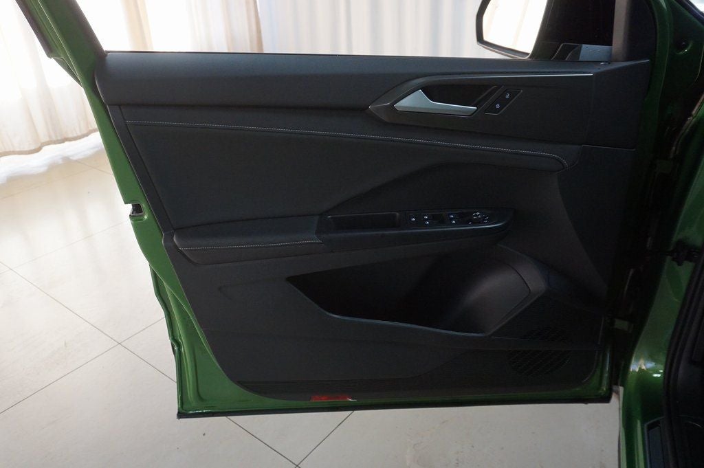 2026 Volkswagen Taos 1.5T SE Black