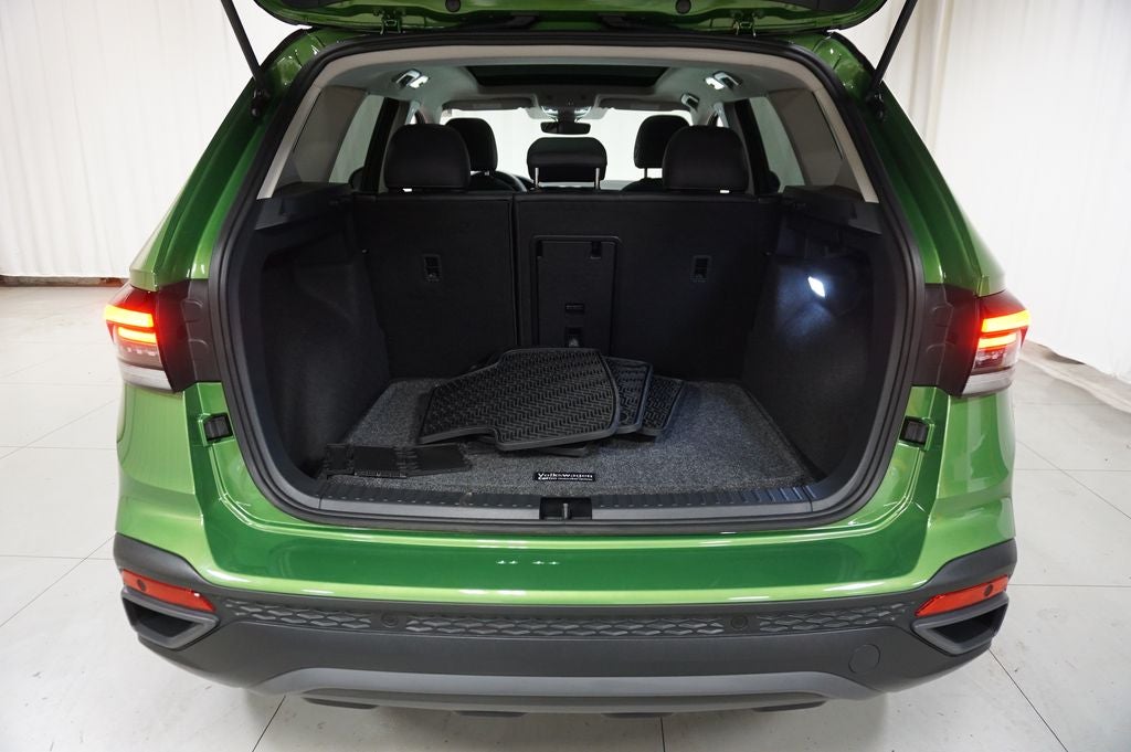2026 Volkswagen Taos 1.5T SE Black