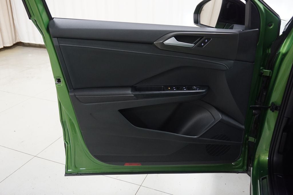 2026 Volkswagen Taos 1.5T SE Black
