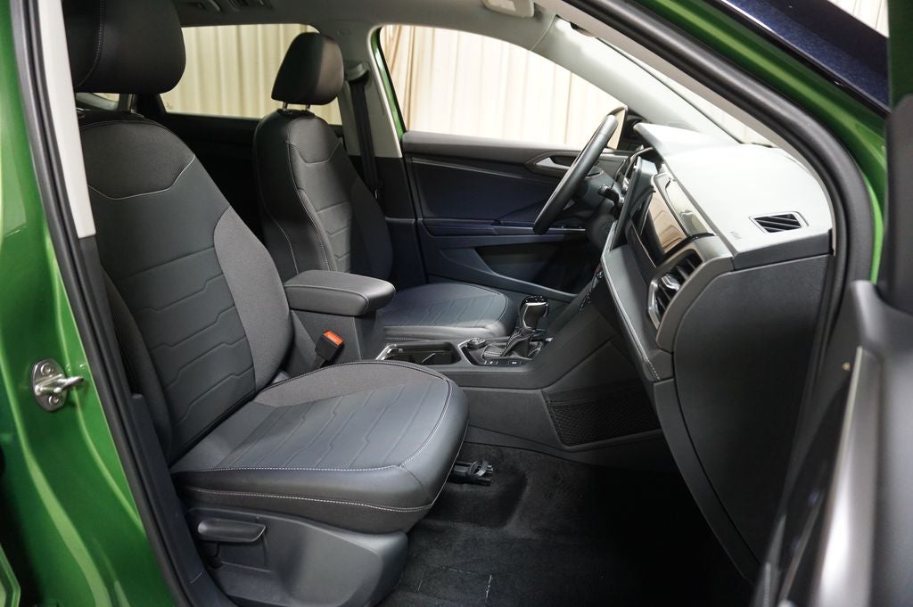 2026 Volkswagen Taos 1.5T SE Black