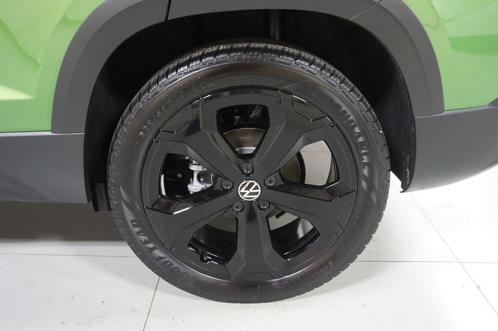 2026 Volkswagen Taos 1.5T SE Black