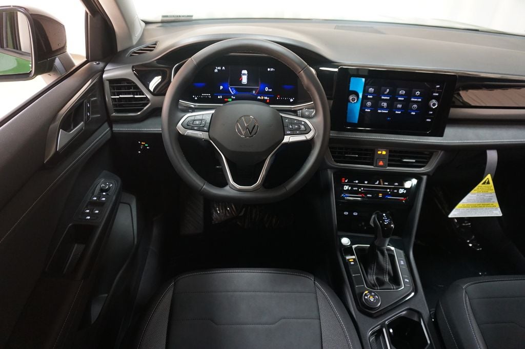 2026 Volkswagen Taos 1.5T SE Black