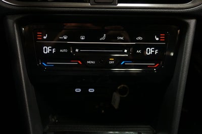 2026 Volkswagen Taos 1.5T SE Black