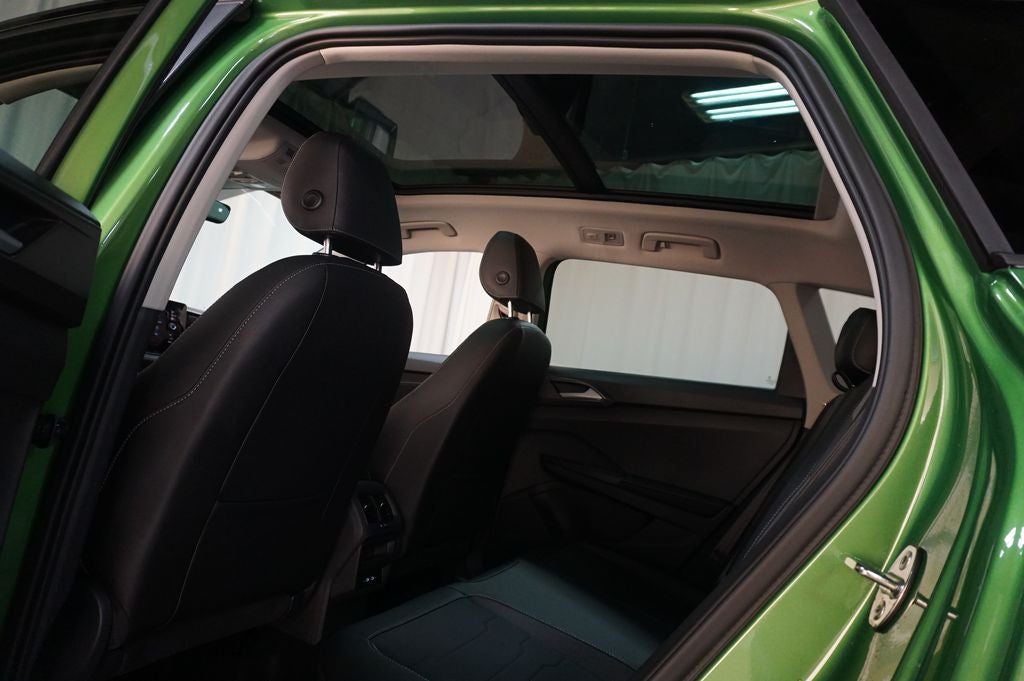 2026 Volkswagen Taos 1.5T SE Black