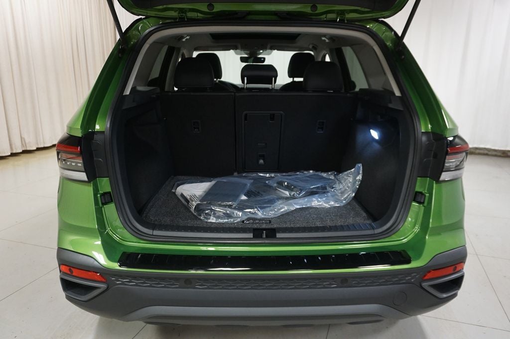 2026 Volkswagen Taos 1.5T SE Black