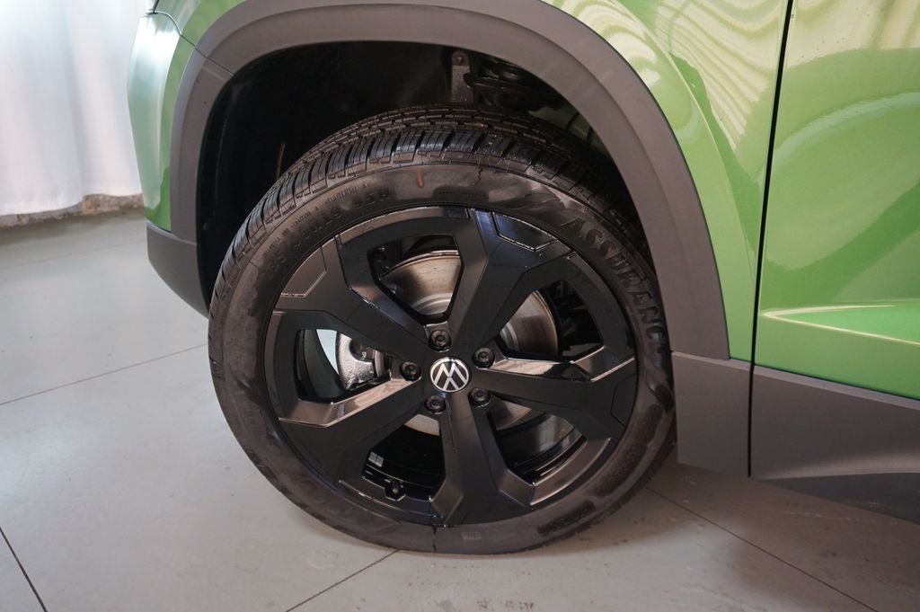 2026 Volkswagen Taos 1.5T SE Black