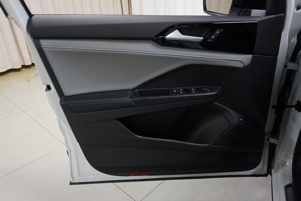 2026 Volkswagen Taos 1.5T SE Black