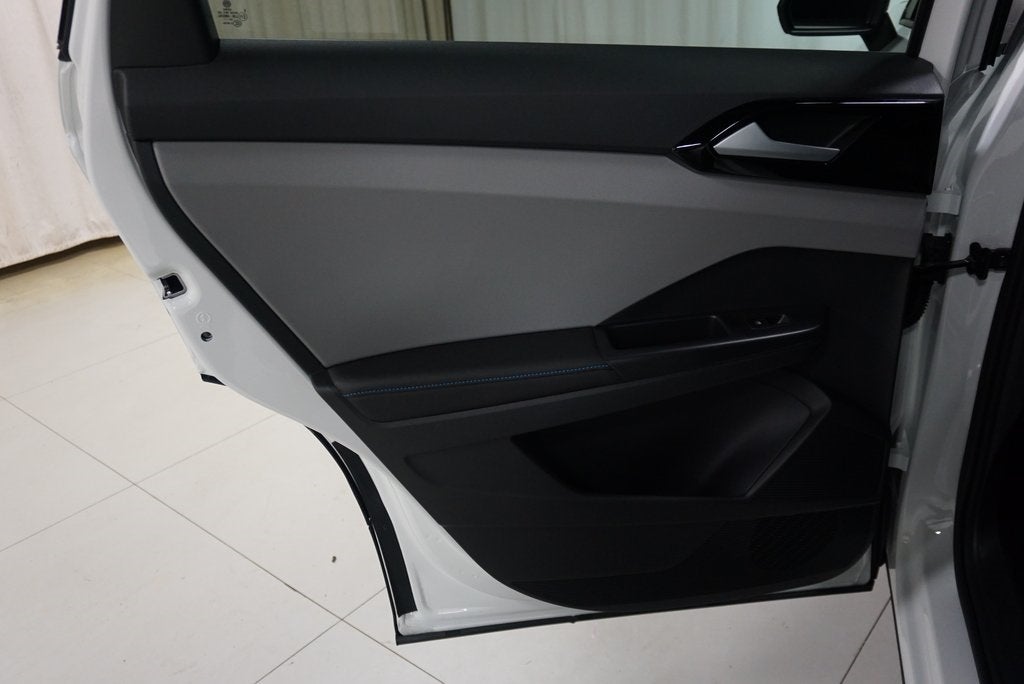 2026 Volkswagen Taos 1.5T SE Black