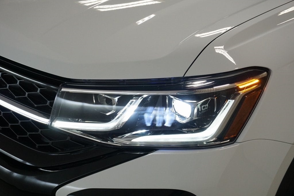 2026 Volkswagen Taos 1.5T SE Black