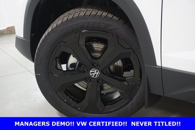 2025 Volkswagen Taos 1.5T SE Black